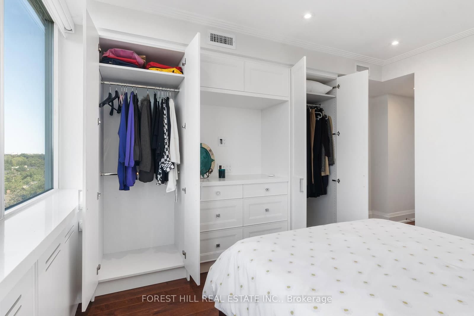 500 Avenue Road, Unit 1401 thumbnail 25