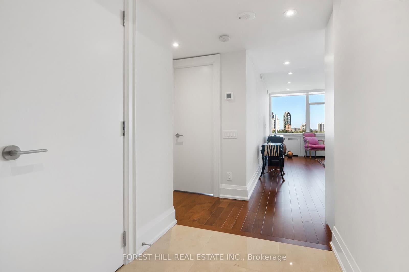 500 Avenue Road, Unit 1401 thumbnail 4
