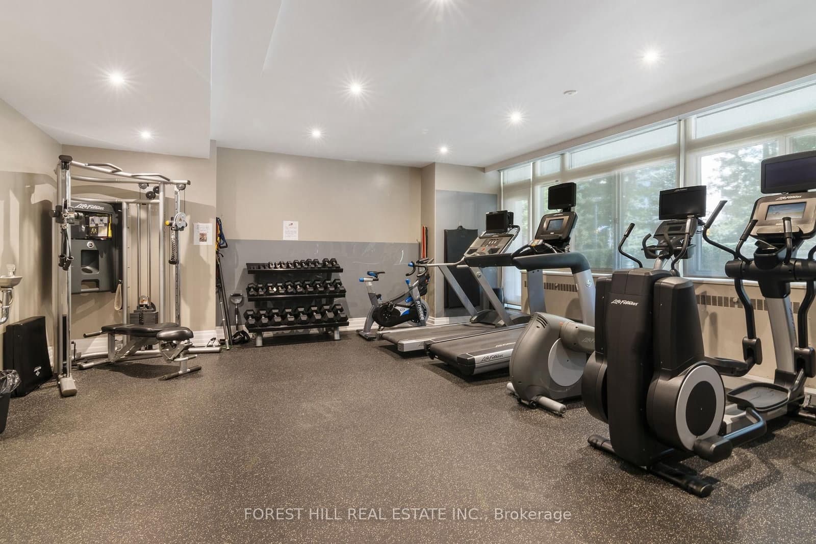 500 Avenue Road, Unit 1401 thumbnail 40