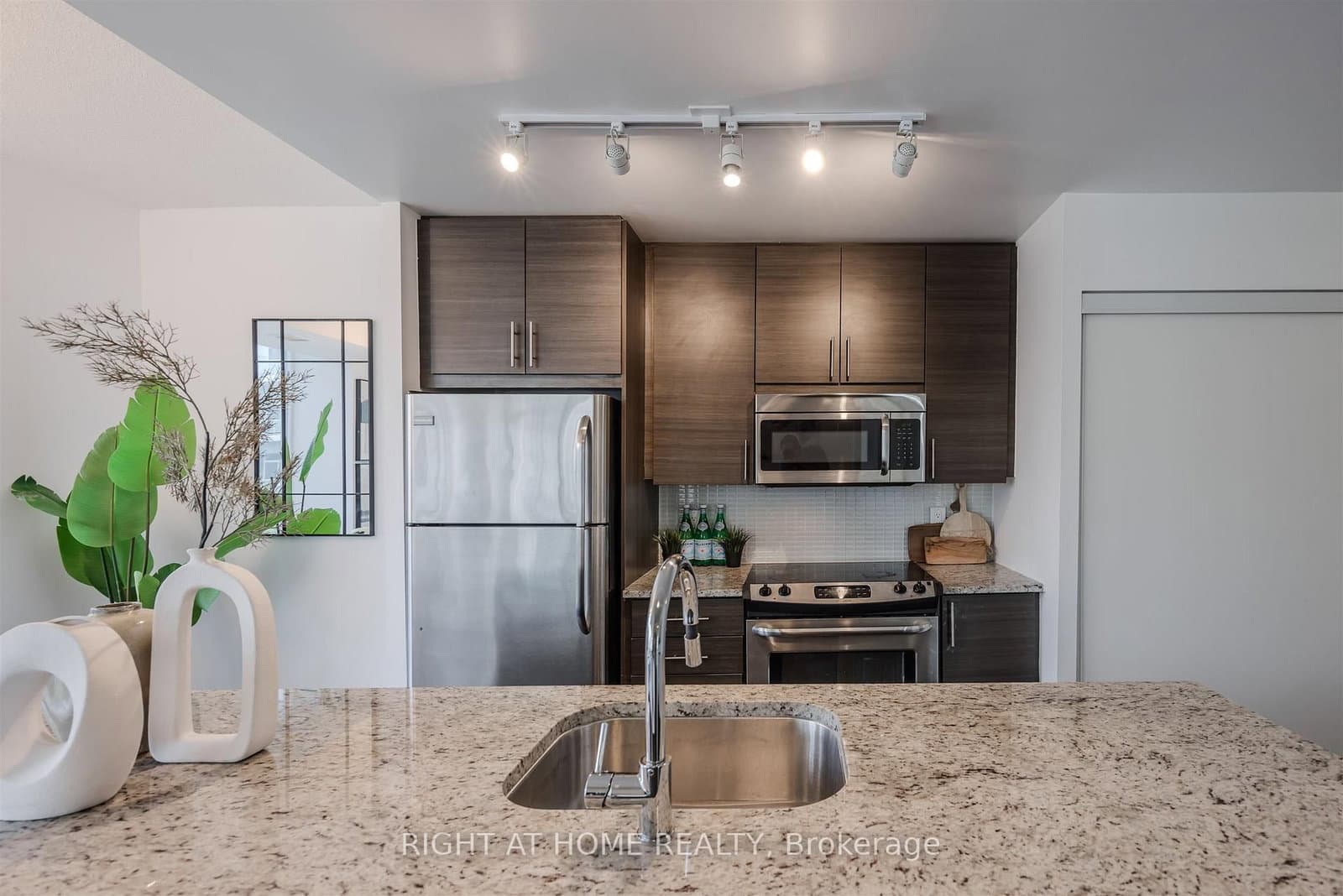 70 Forest Manor Road, Unit 206 thumbnail 12