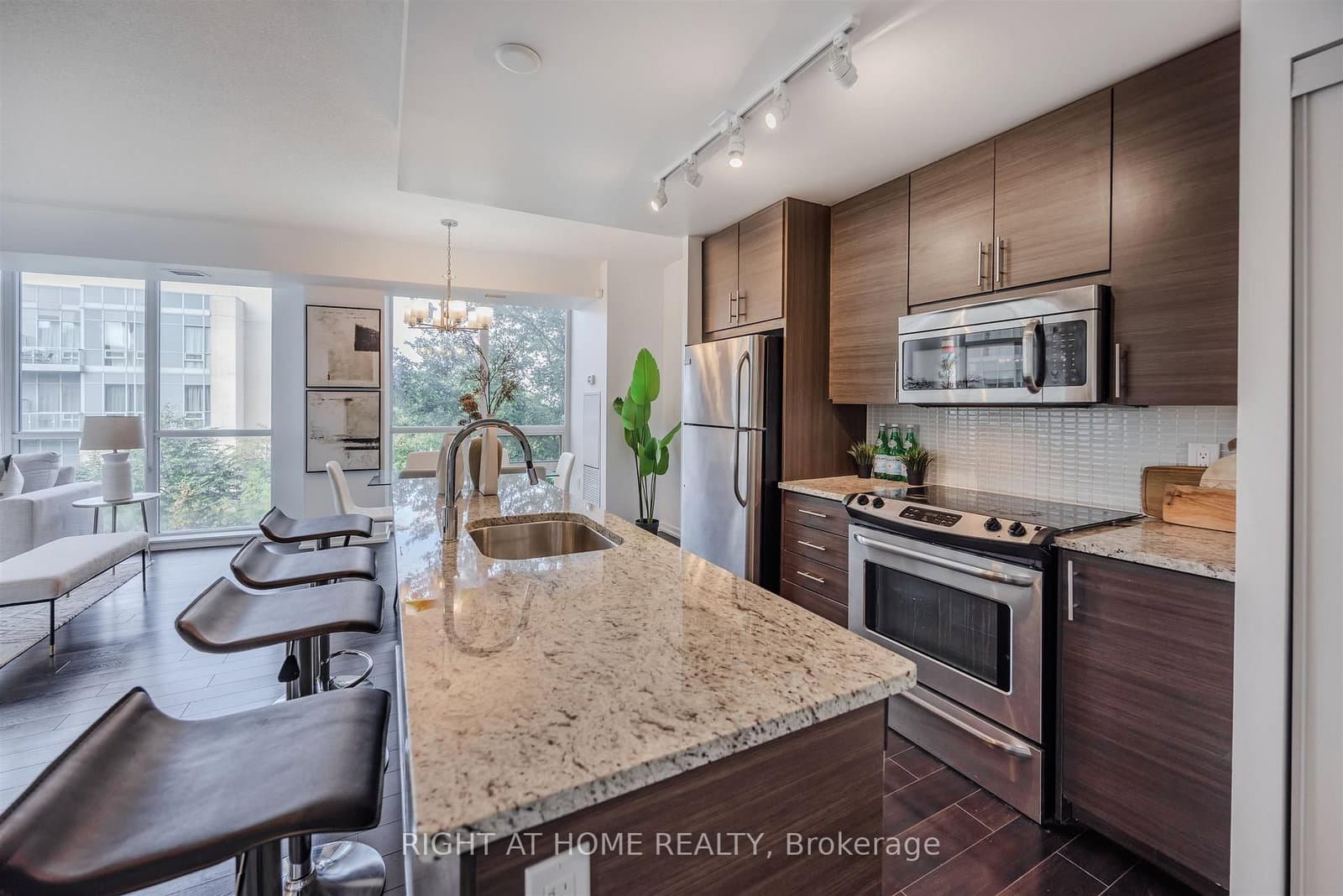 70 Forest Manor Road, Unit 206 thumbnail 9