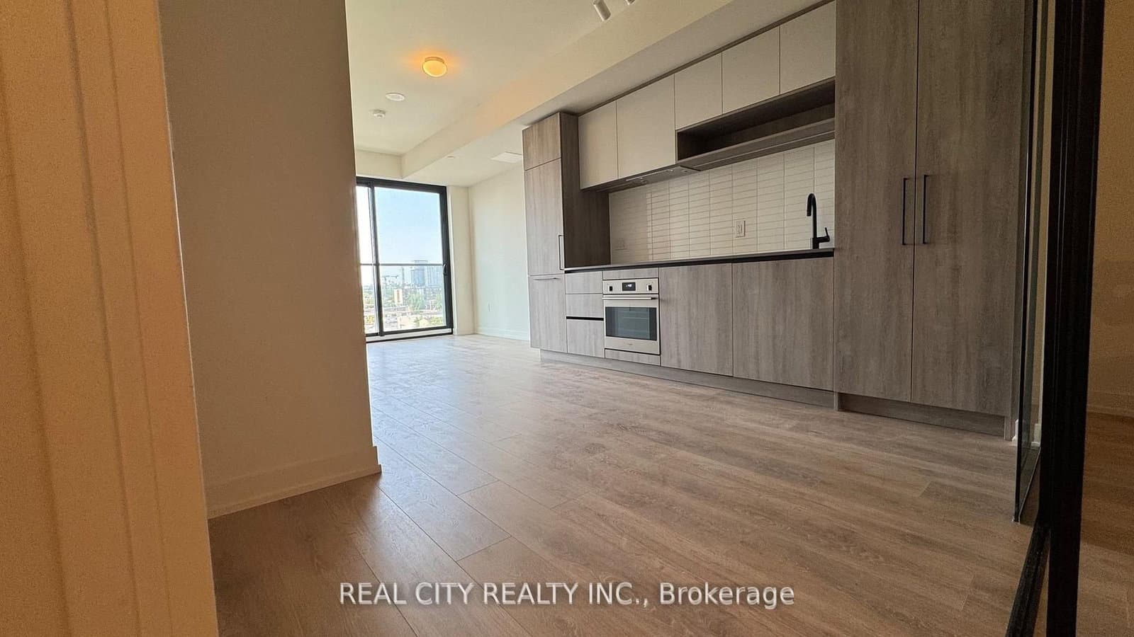 181 Sterling Road, Unit 711 thumbnail 4
