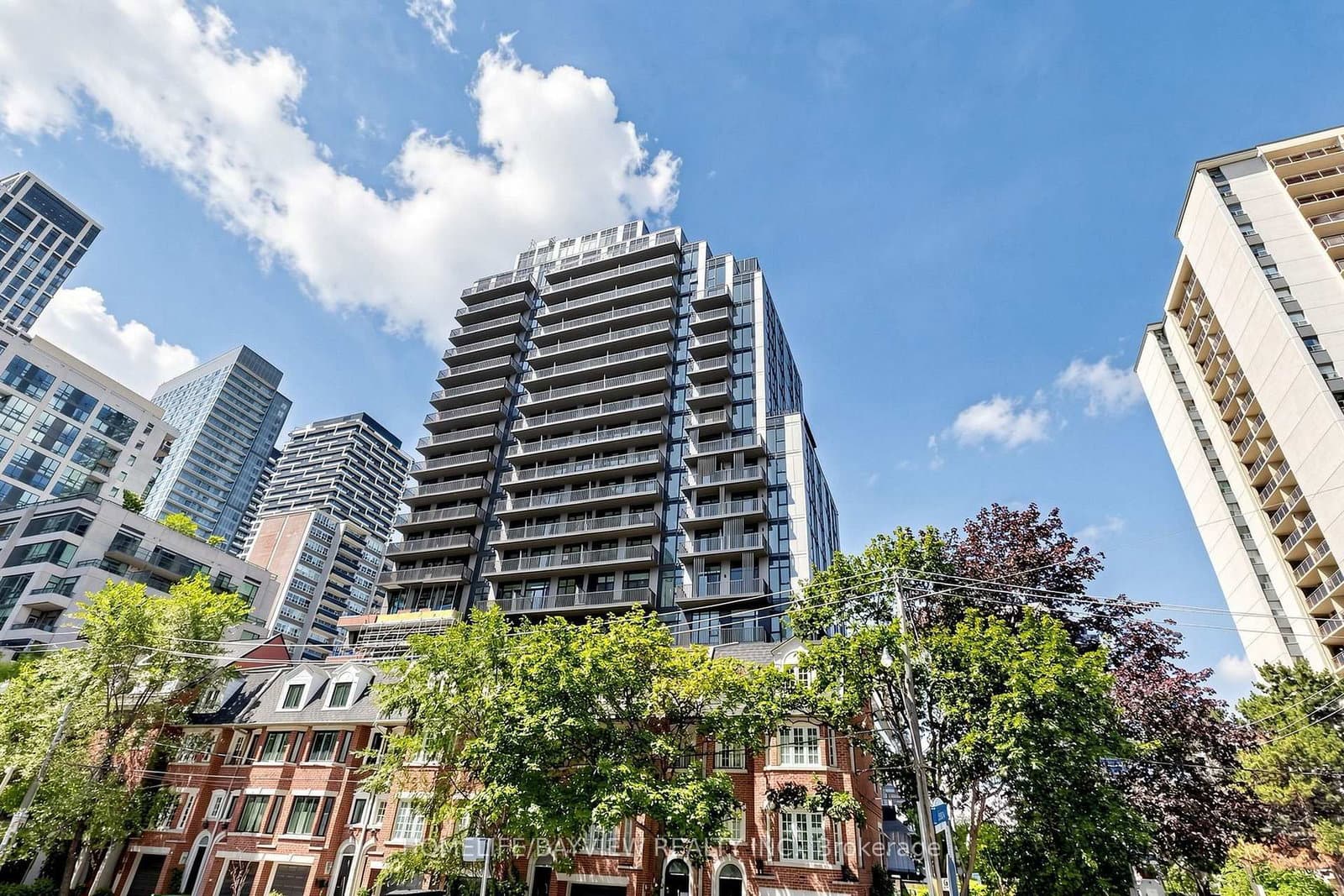 109 Erskine Avenue, Unit 1706 thumbnail 2