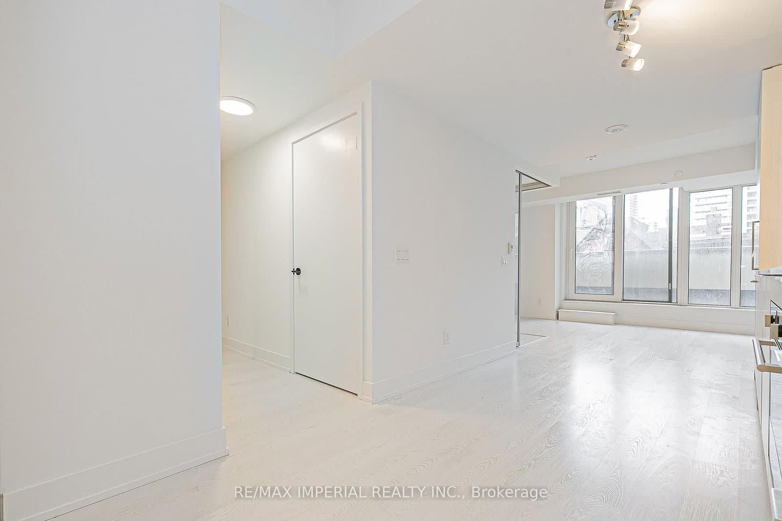 308 Jarvis Street, Unit 305 thumbnail 10