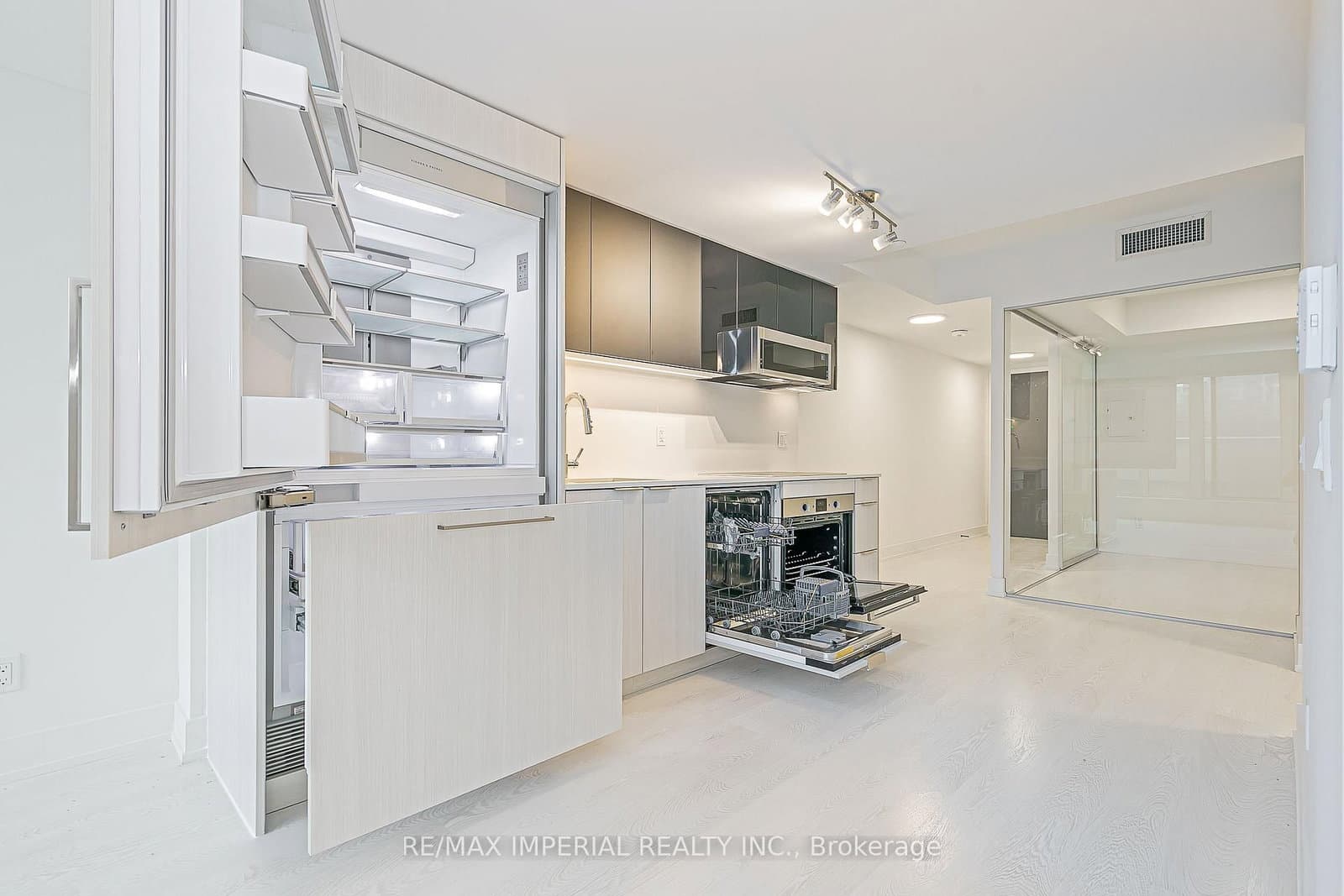 308 Jarvis Street, Unit 305 thumbnail 12