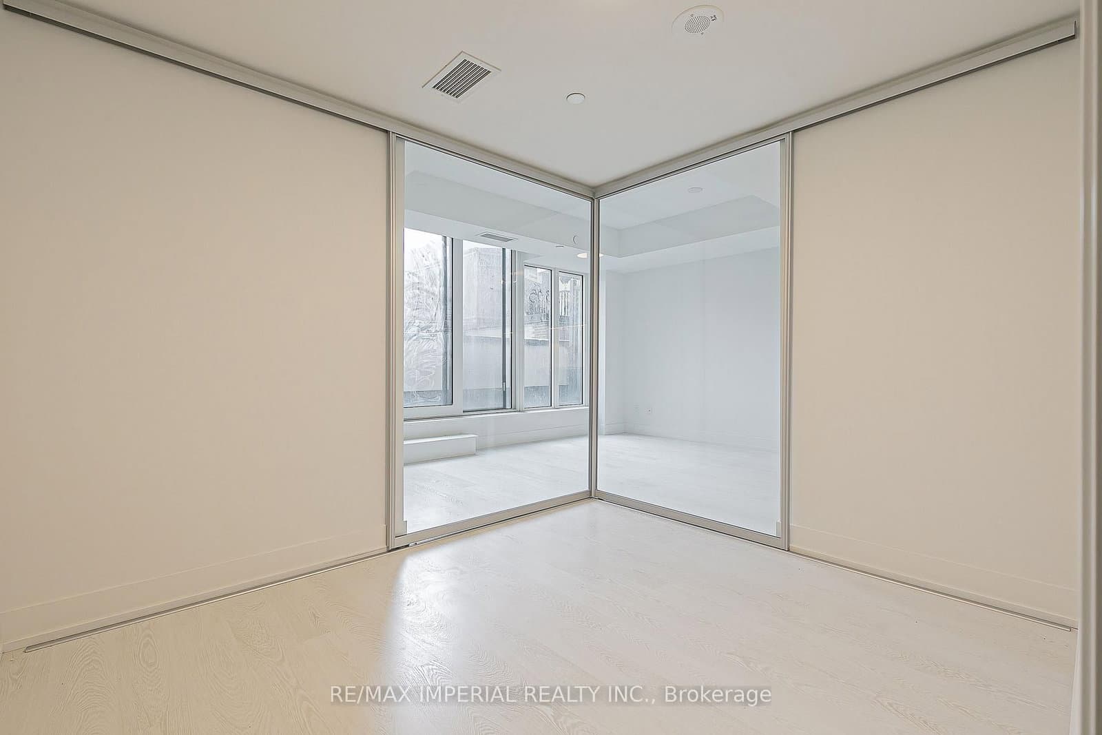 308 Jarvis Street, Unit 305 thumbnail 28