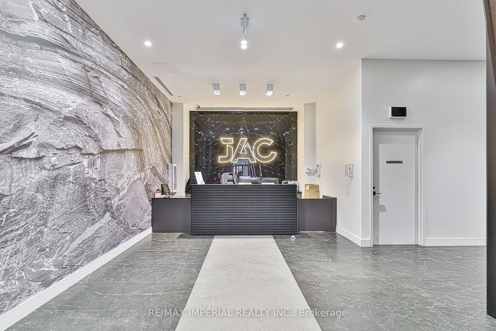 308 Jarvis Street, Unit 305 thumbnail 6