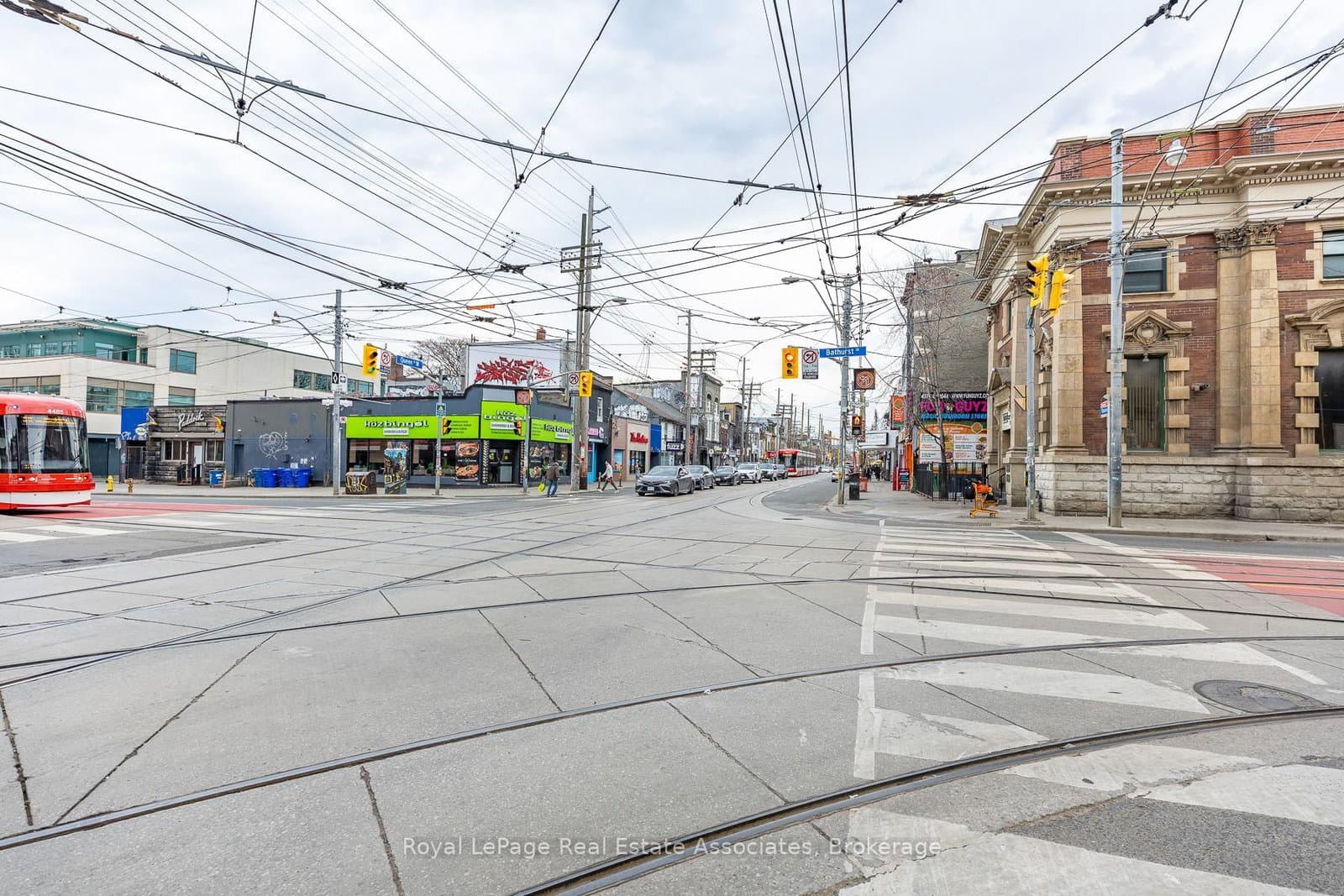 592 Queen Street W thumbnail 9