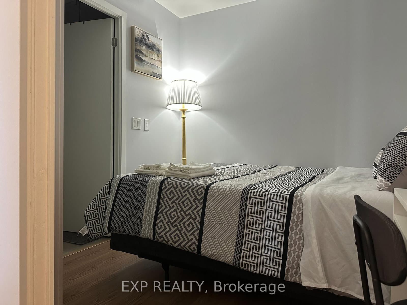 319 Jarvis Street, Unit 2517 thumbnail 3