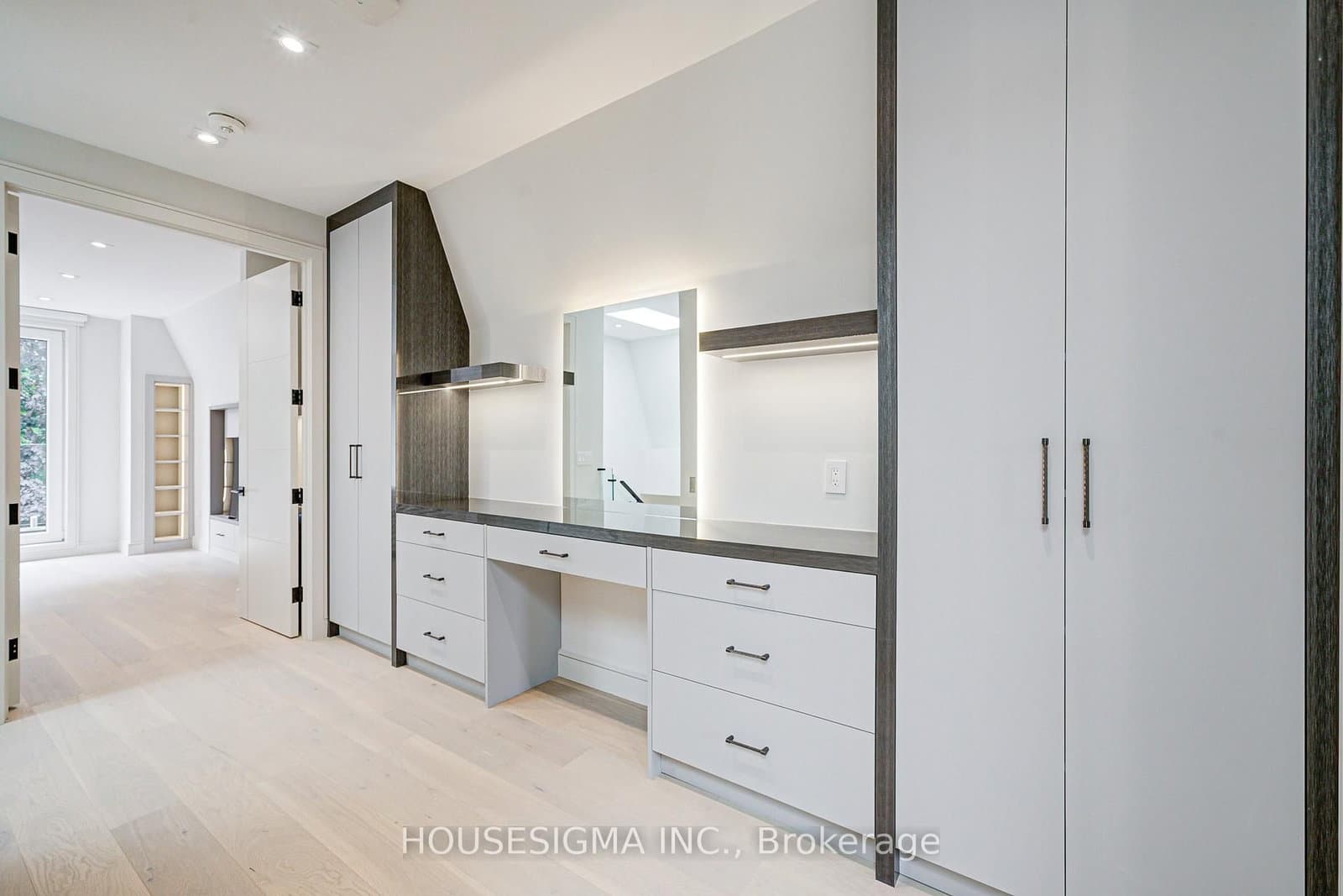 151 Dewbourne Avenue thumbnail 16