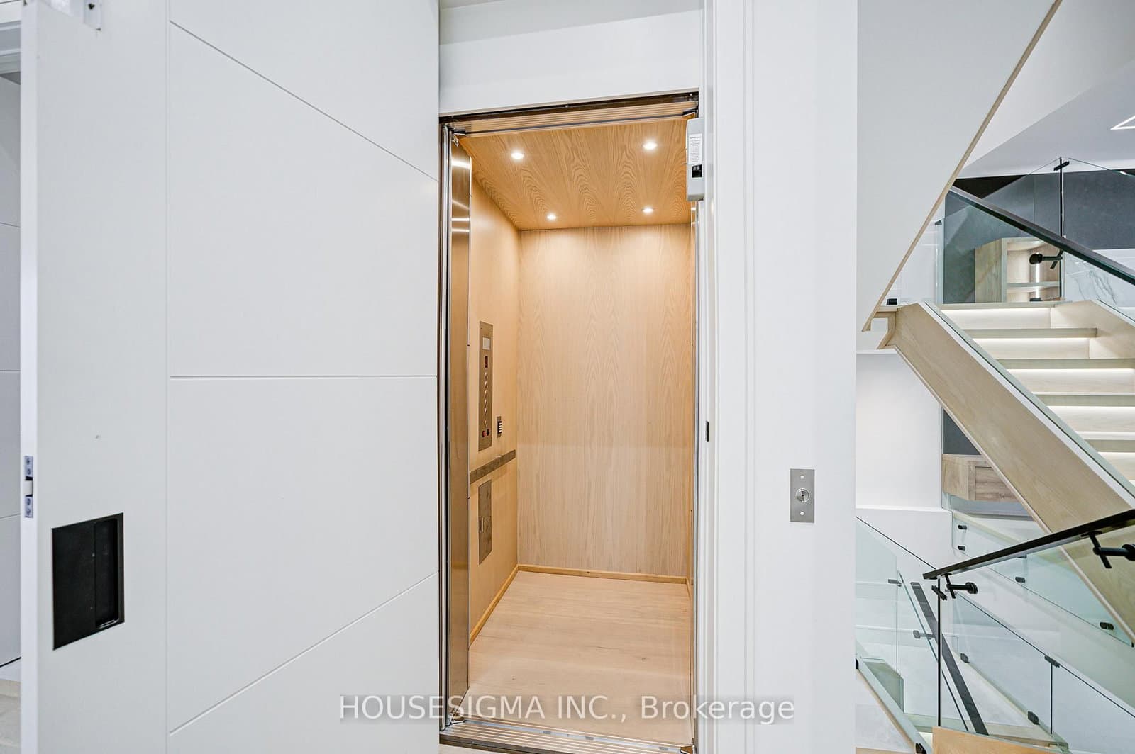 151 Dewbourne Avenue thumbnail 4