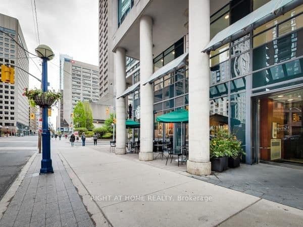 1121 Bay Street, Unit 1907 thumbnail 3