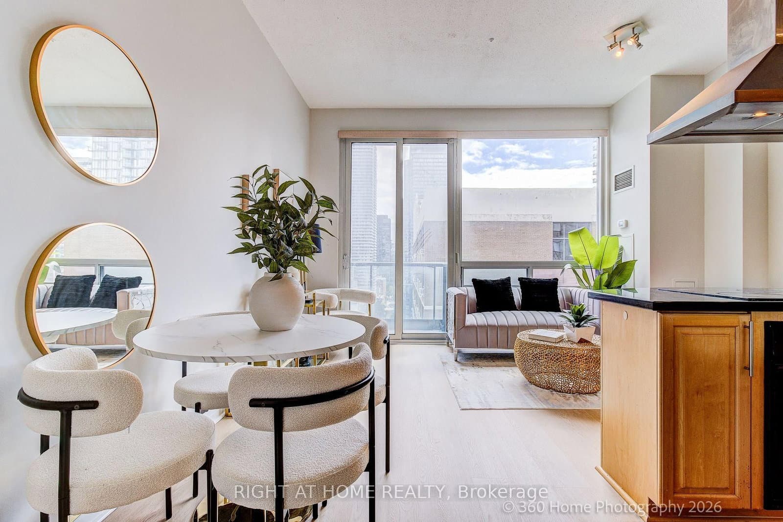 1121 Bay Street, Unit 1907 thumbnail 7