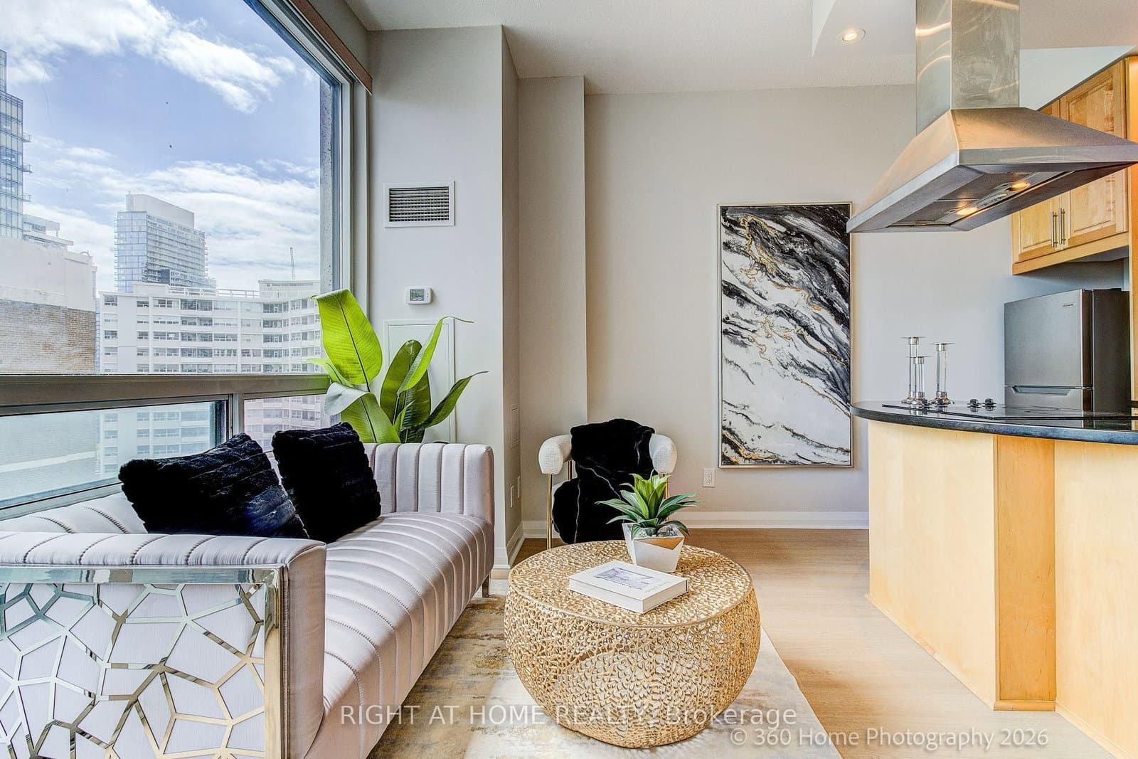 1121 Bay Street, Unit 1907 thumbnail 9