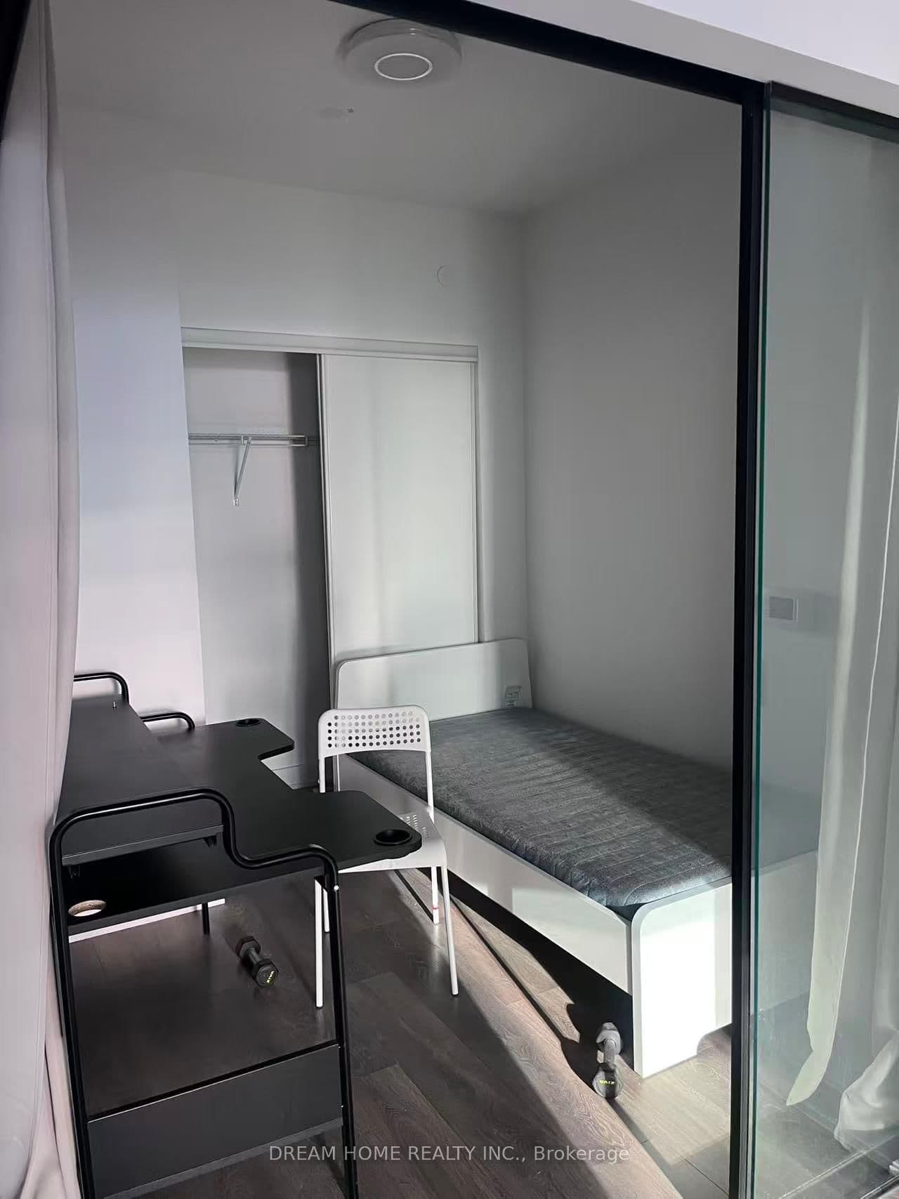 108 Peter Street, Unit 1205 thumbnail 2