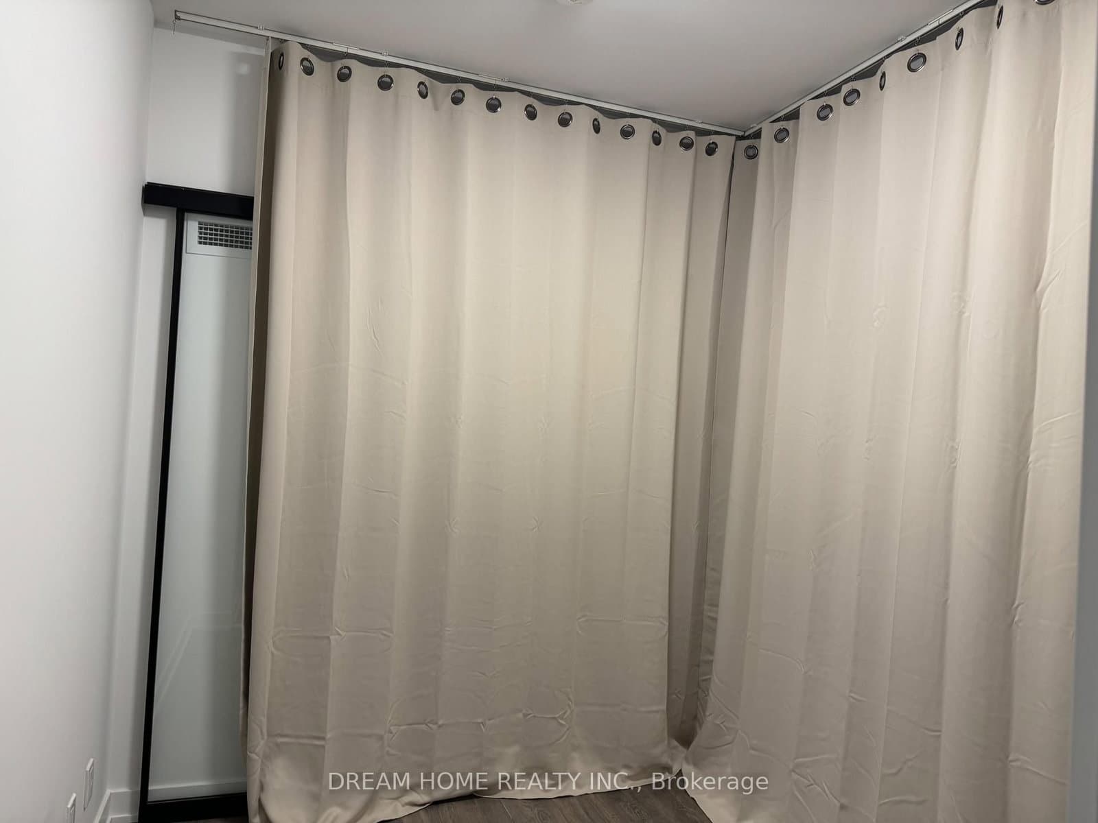 108 Peter Street, Unit 1205 thumbnail 3