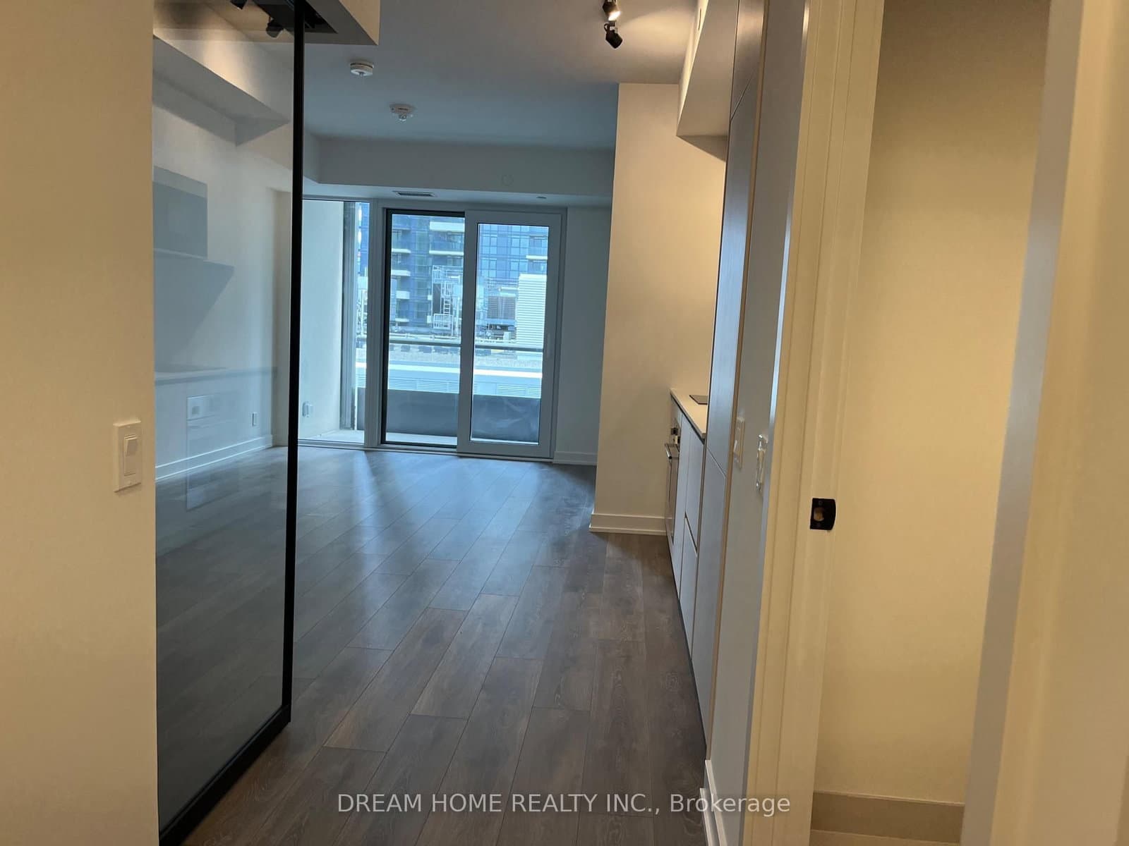108 Peter Street, Unit 1205 thumbnail 8
