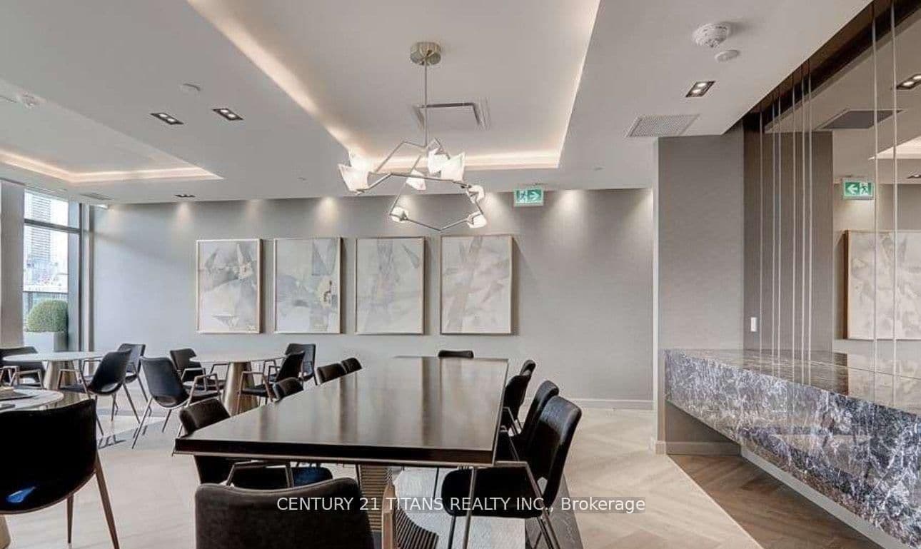 330 Richmond Street W, Unit 616 thumbnail 2
