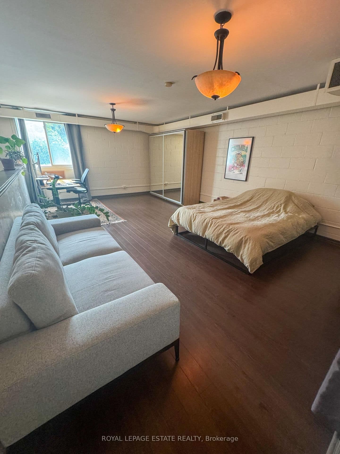 325 Queen Street E, Unit 2D thumbnail 8