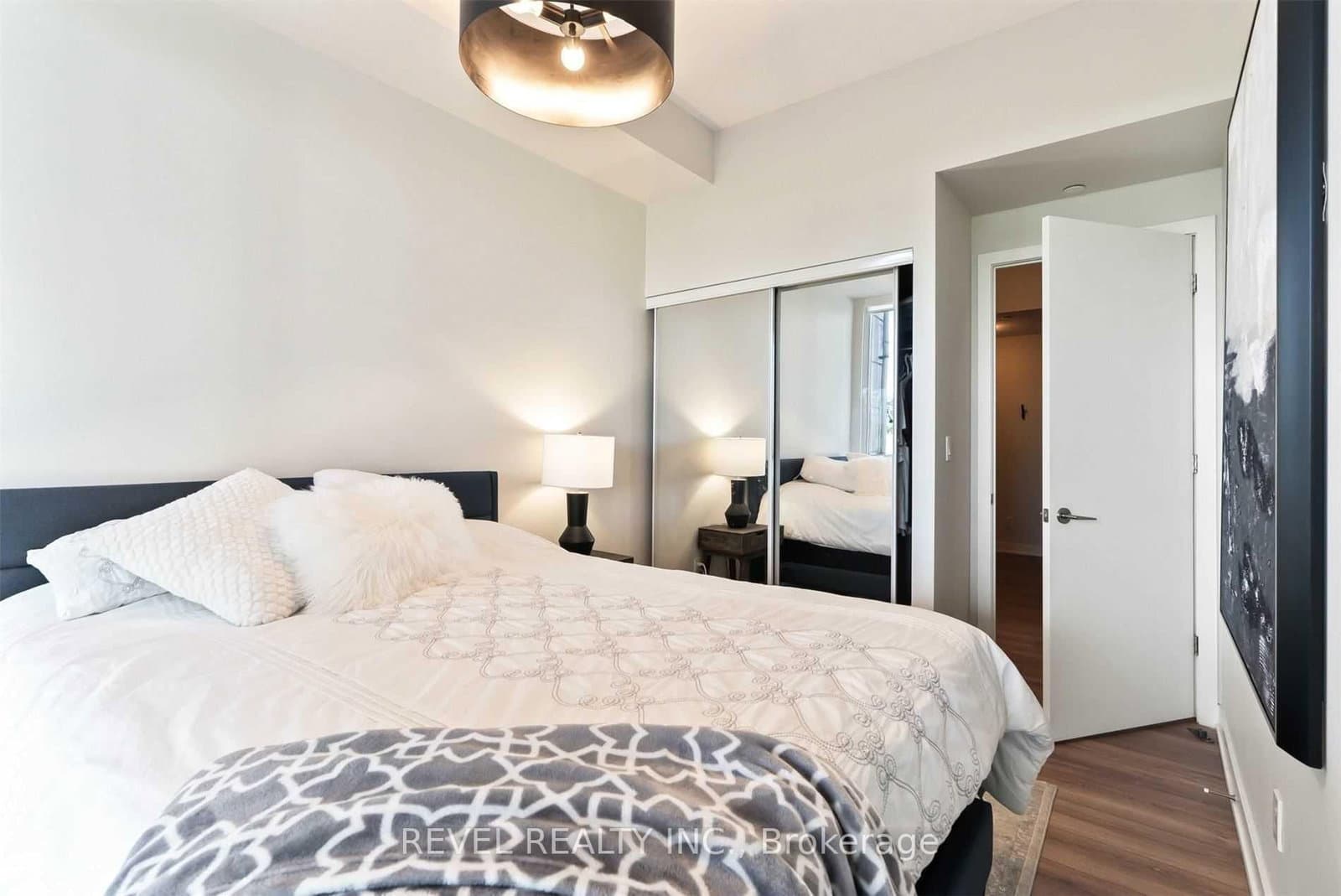 50 Bruyeres Mews, Unit 215 thumbnail 11