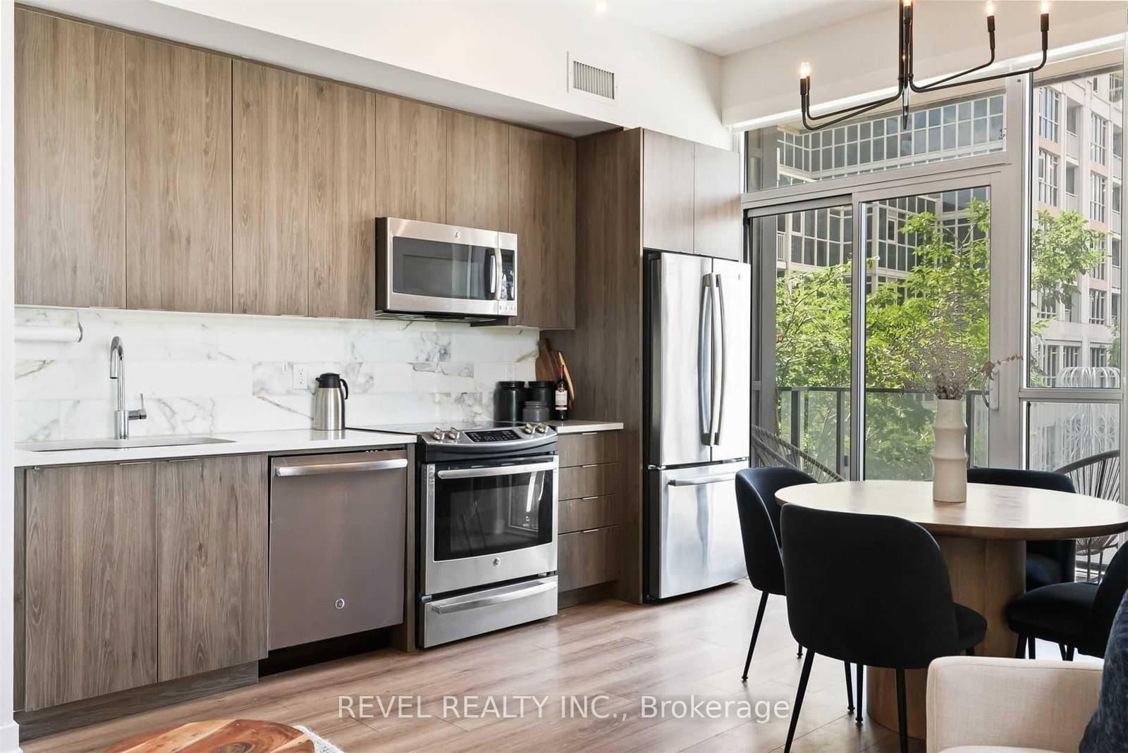 50 Bruyeres Mews, Unit 215 thumbnail 8
