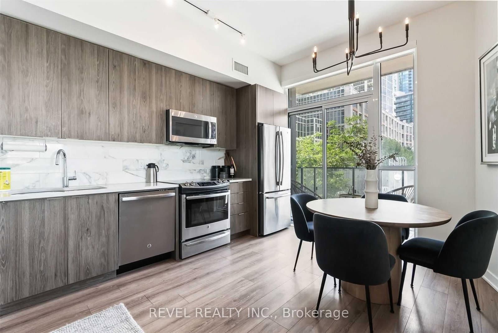 50 Bruyeres Mews, Unit 215 thumbnail 9