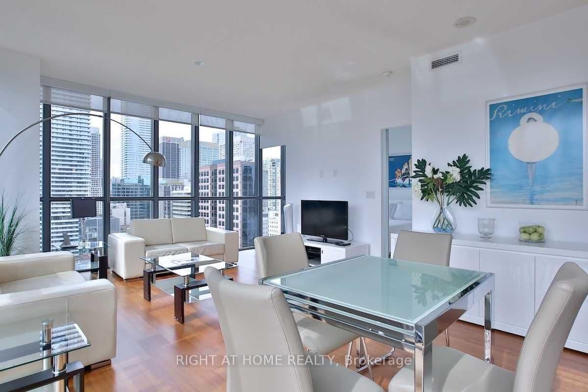 110 Charles Street E, Unit 1903 thumbnail 10
