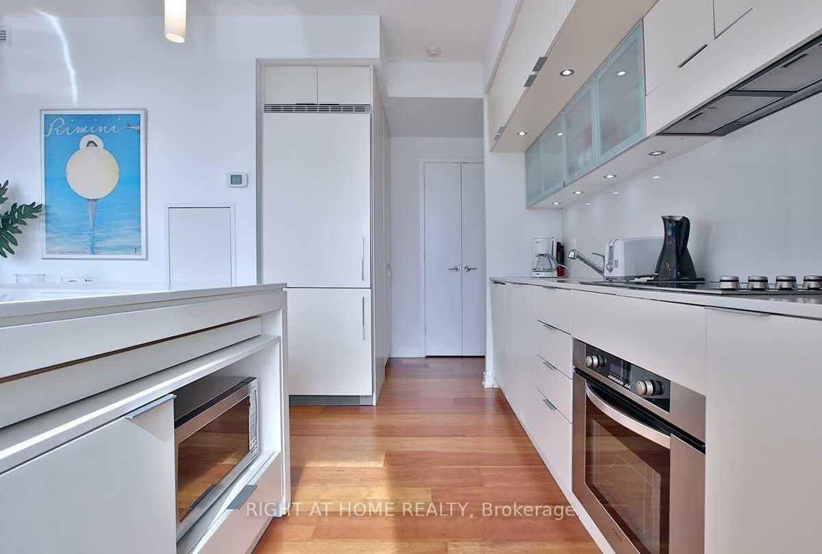 110 Charles Street E, Unit 1903 thumbnail 19