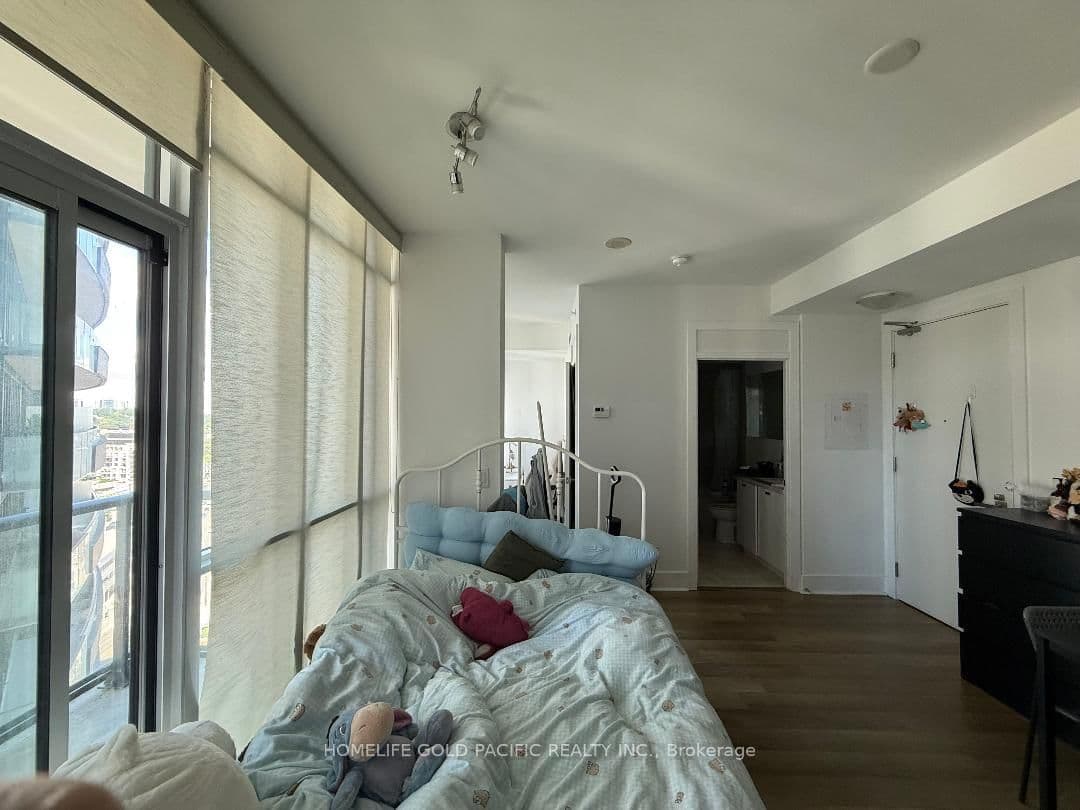 32 Davenport Road, Unit 1701 thumbnail 5