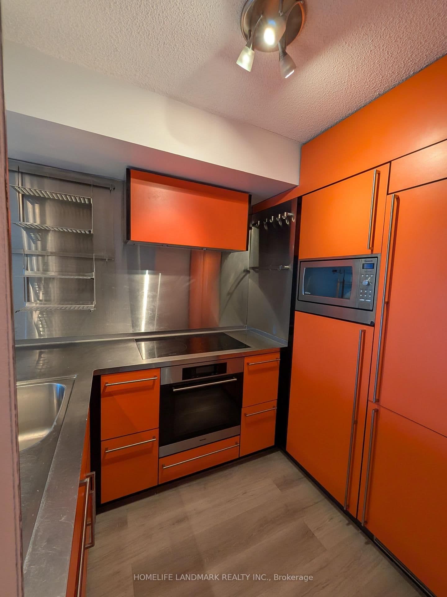 92 King Street E, Unit 805 thumbnail 3