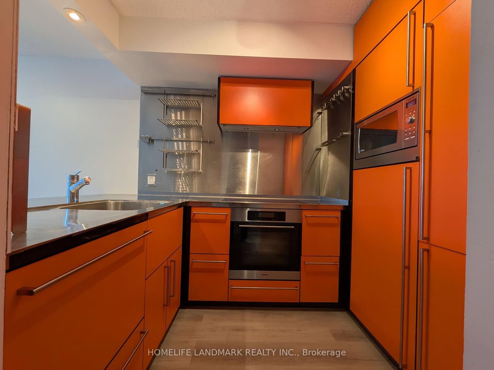 92 King Street E, Unit 805 thumbnail 5