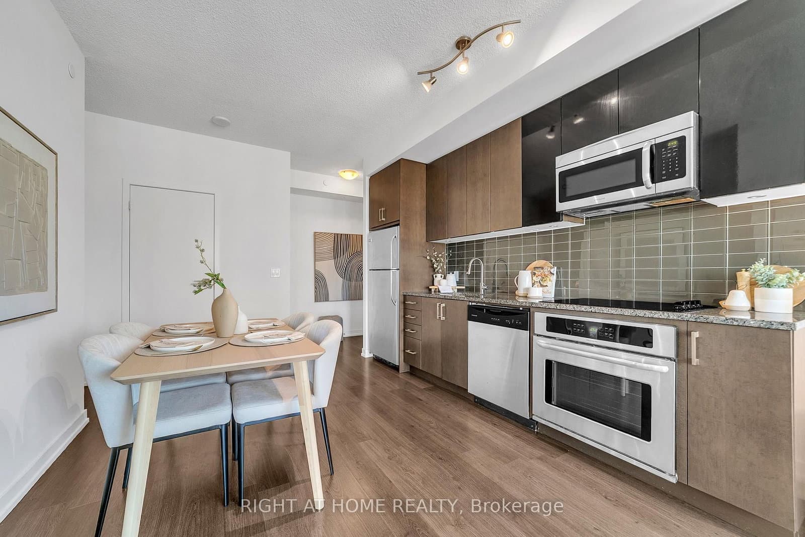 98 Lillian Street, Unit # 916 thumbnail 13