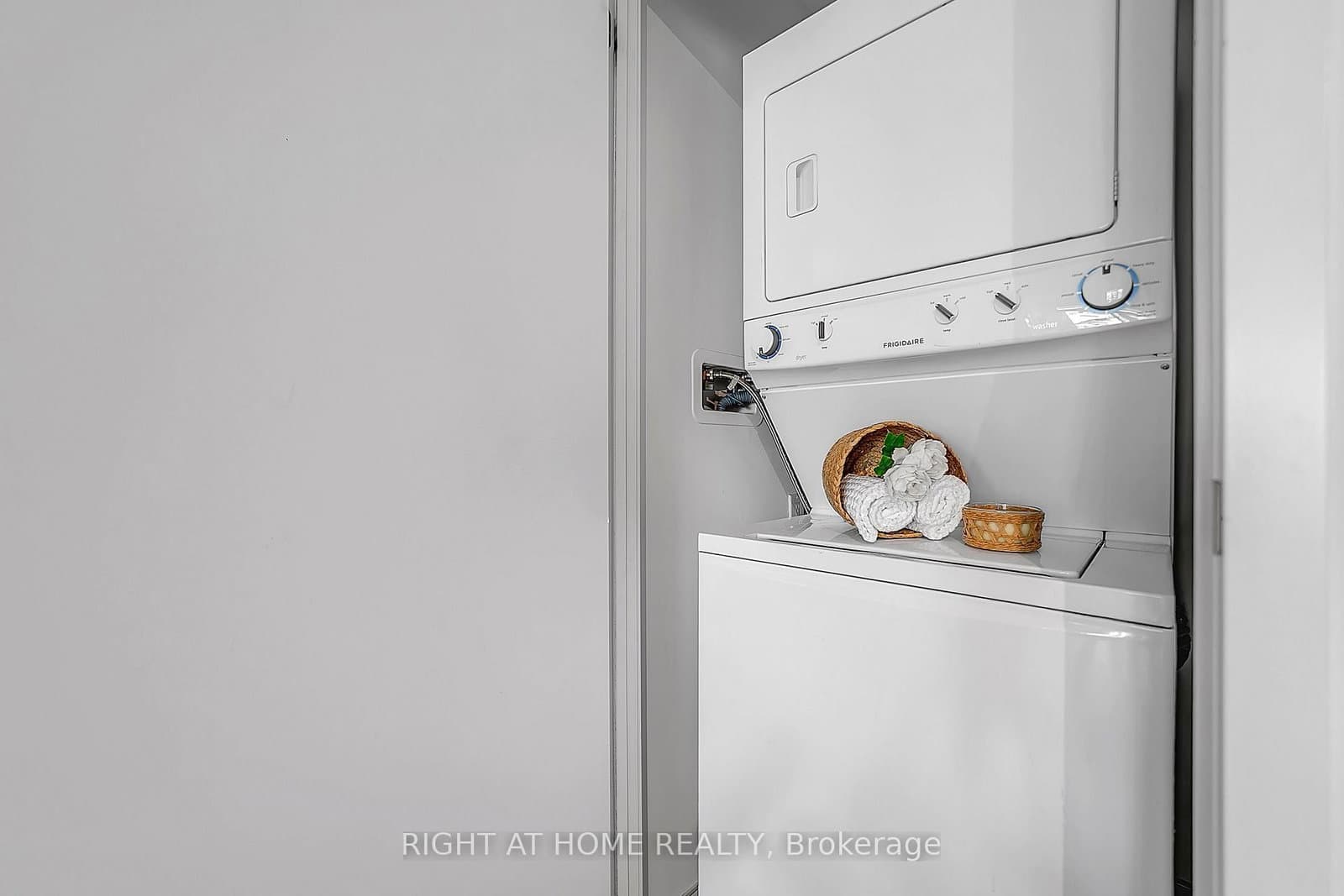 98 Lillian Street, Unit # 916 thumbnail 23