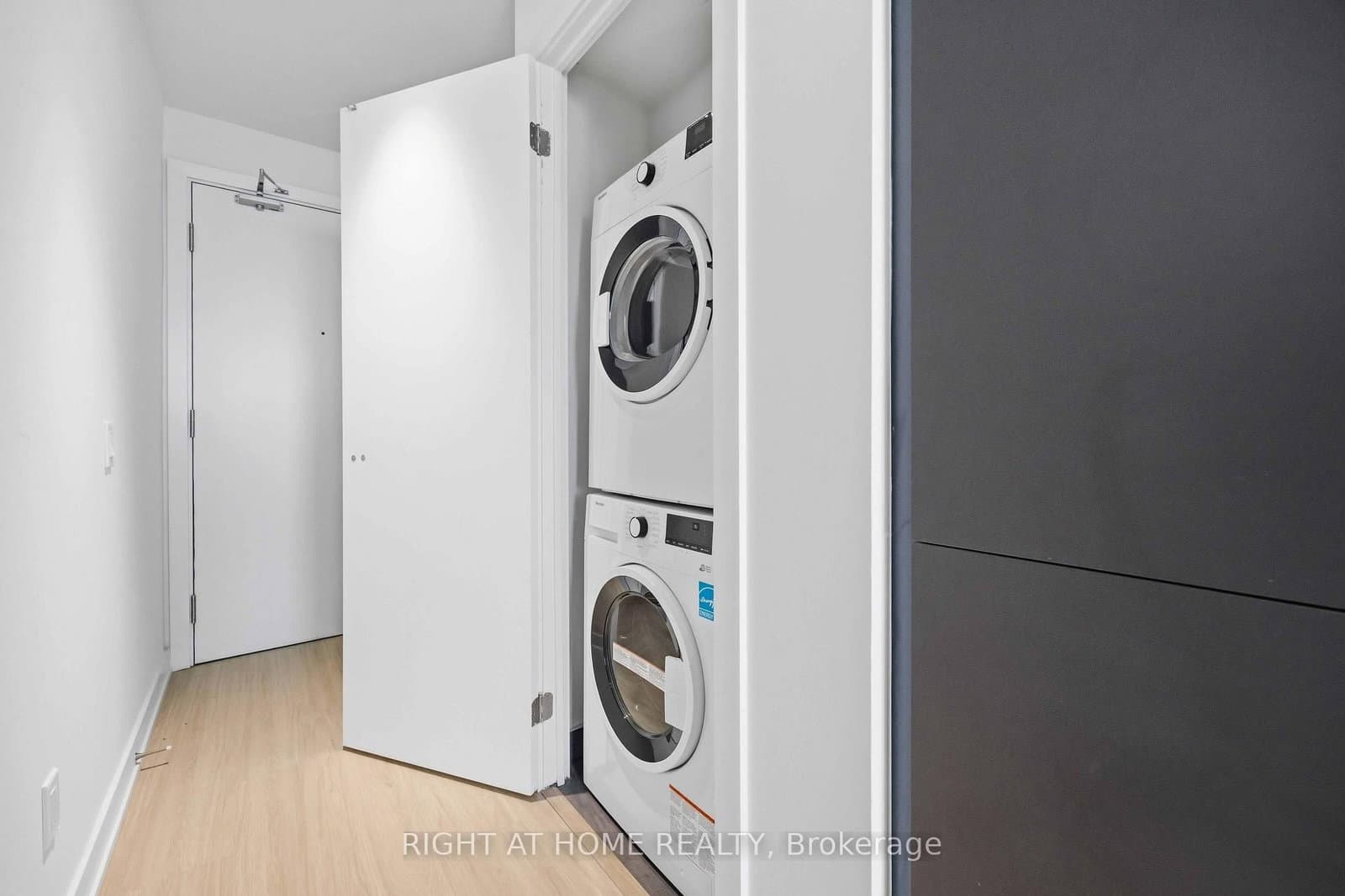 8 WELLESLEY Street W, Unit 5110 thumbnail 11
