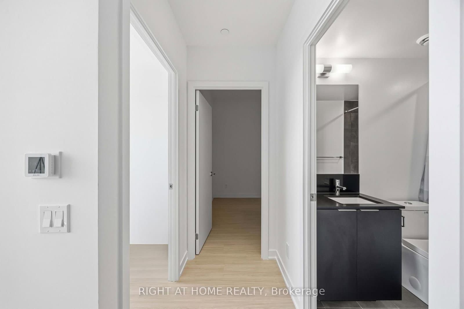8 WELLESLEY Street W, Unit 5110 thumbnail 23