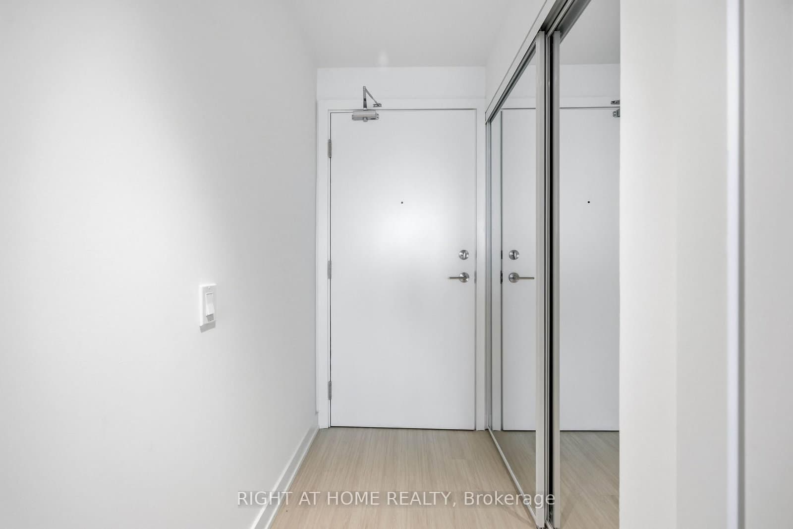 8 WELLESLEY Street W, Unit 5110 thumbnail 9