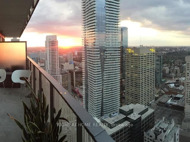 42 Charles Street E, Unit 3408 thumbnail 18