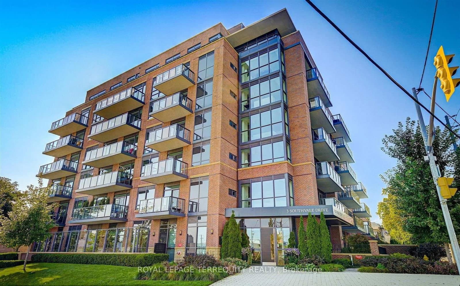 3 Southvale Drive, Unit 401 thumbnail 2