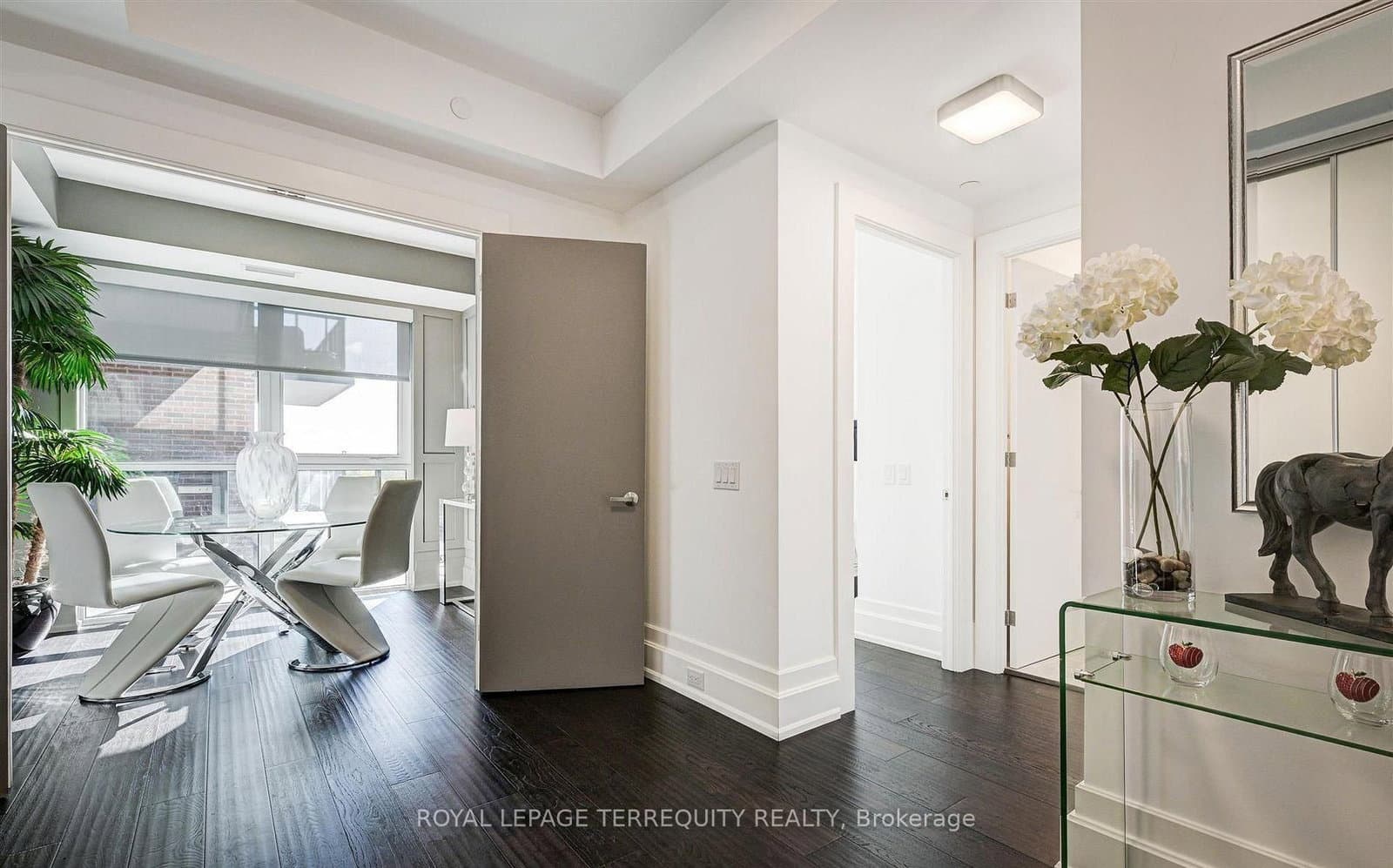 3 Southvale Drive, Unit 401 thumbnail 5