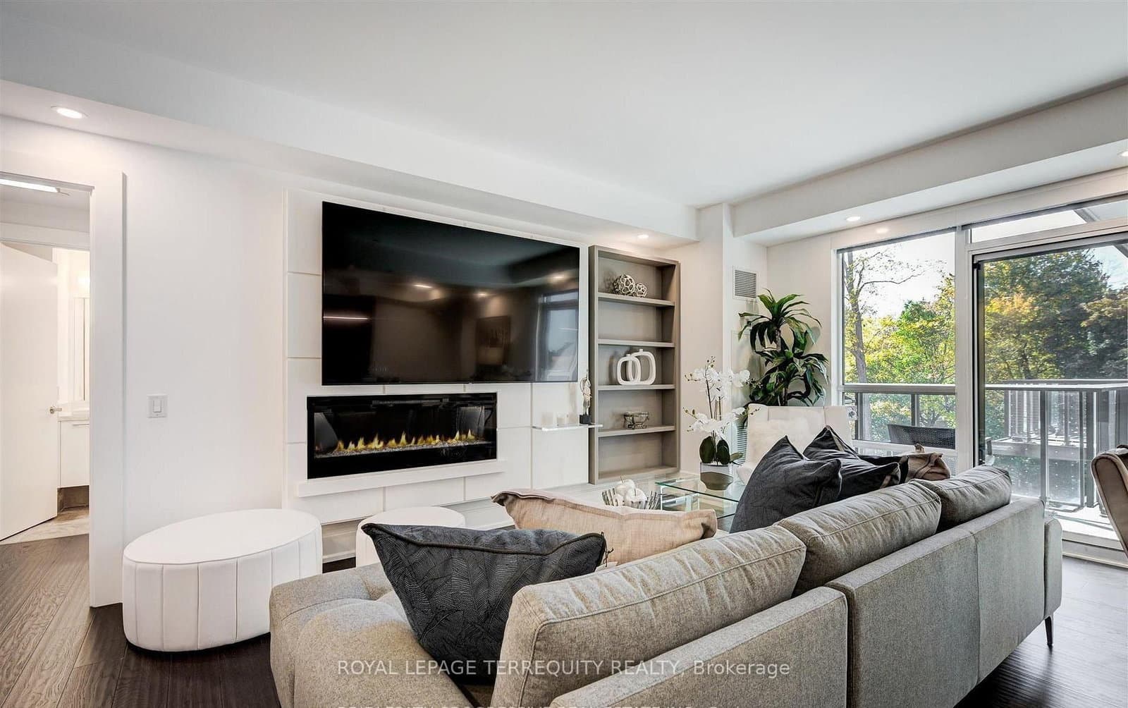 3 Southvale Drive, Unit 401 thumbnail 6