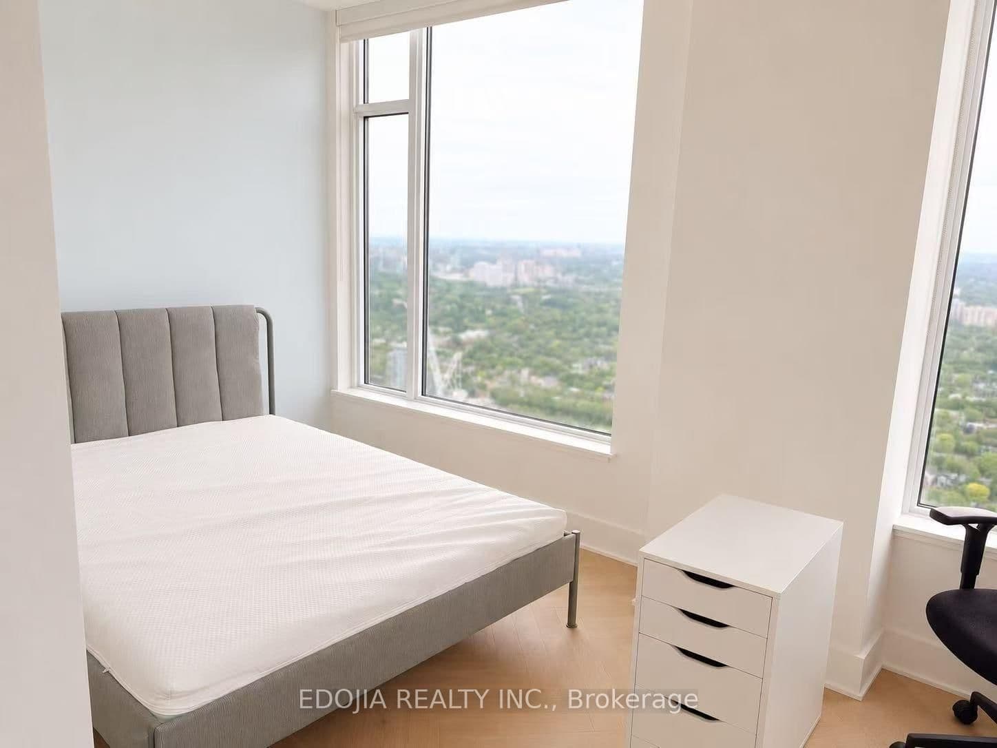 11 Yorkville Avenue, Unit 6004 thumbnail 5