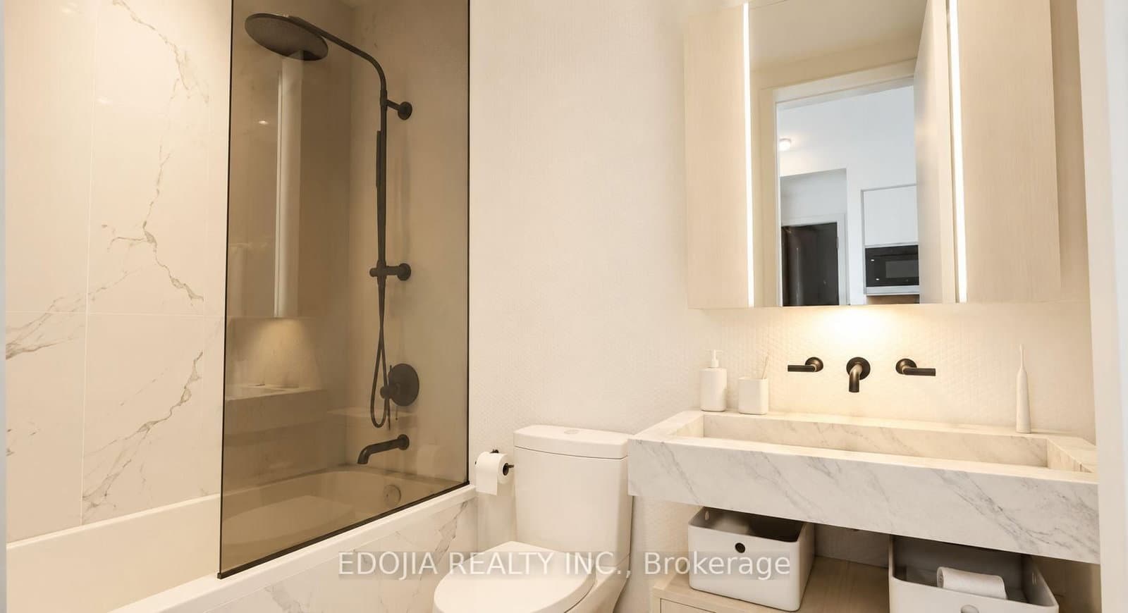 11 Yorkville Avenue, Unit 6004 thumbnail 7