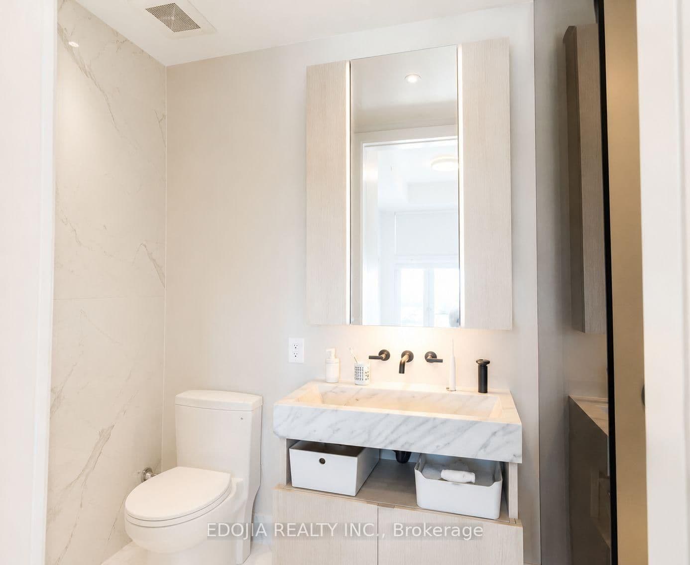 11 Yorkville Avenue, Unit 6004 thumbnail 8