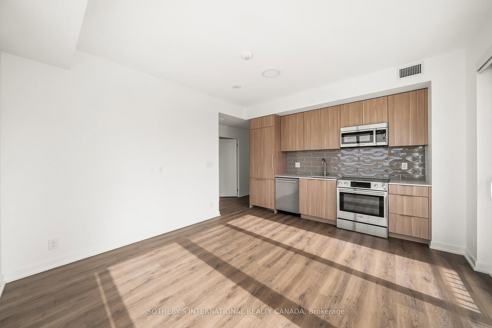 88 Bathurst Street, Unit 1417 thumbnail 4
