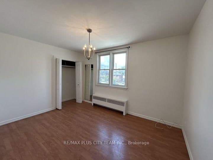 3432 Bathurst Street, Unit 1 thumbnail 4