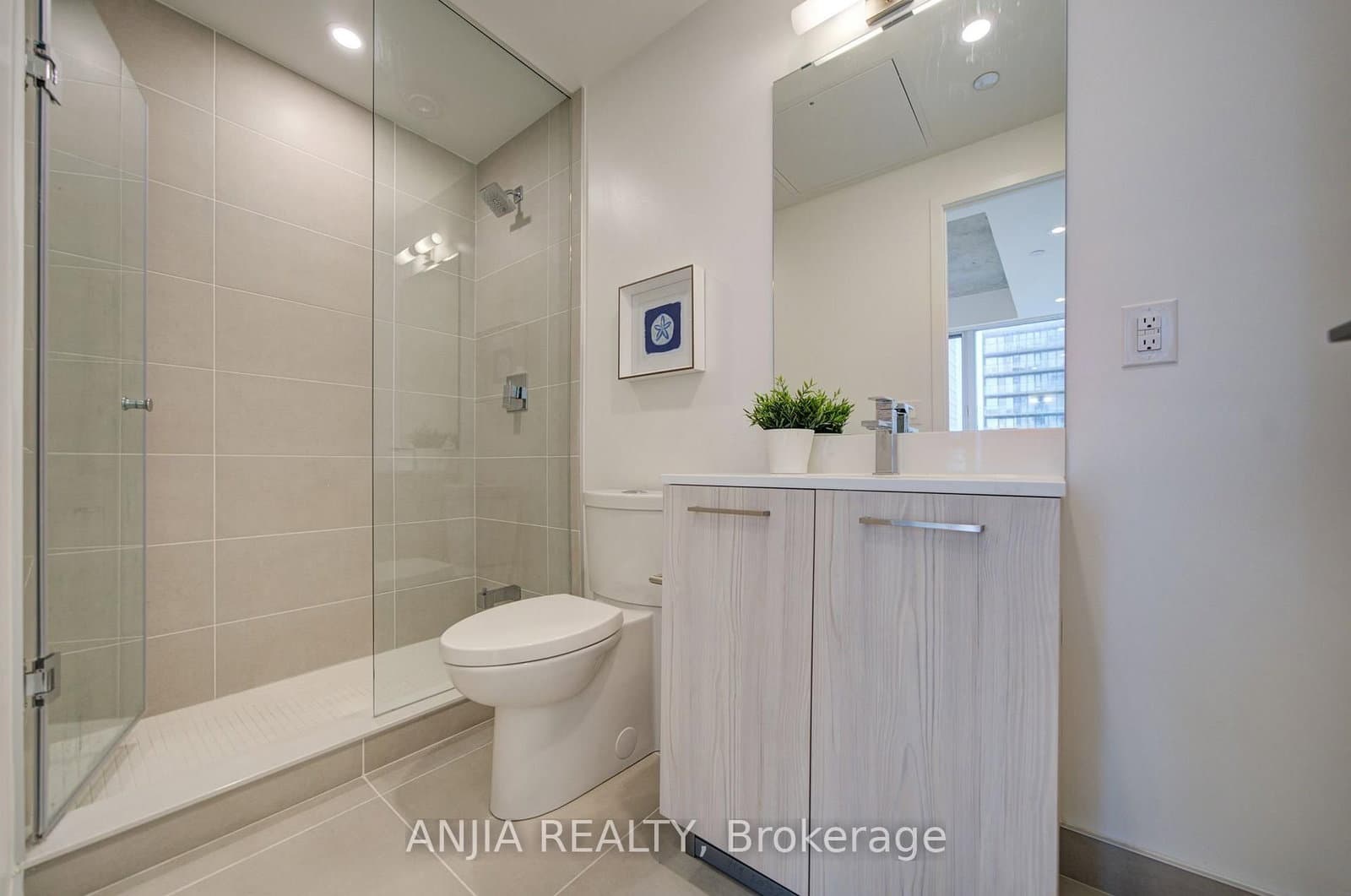 65 Mutual Street, Unit 2303 thumbnail 18