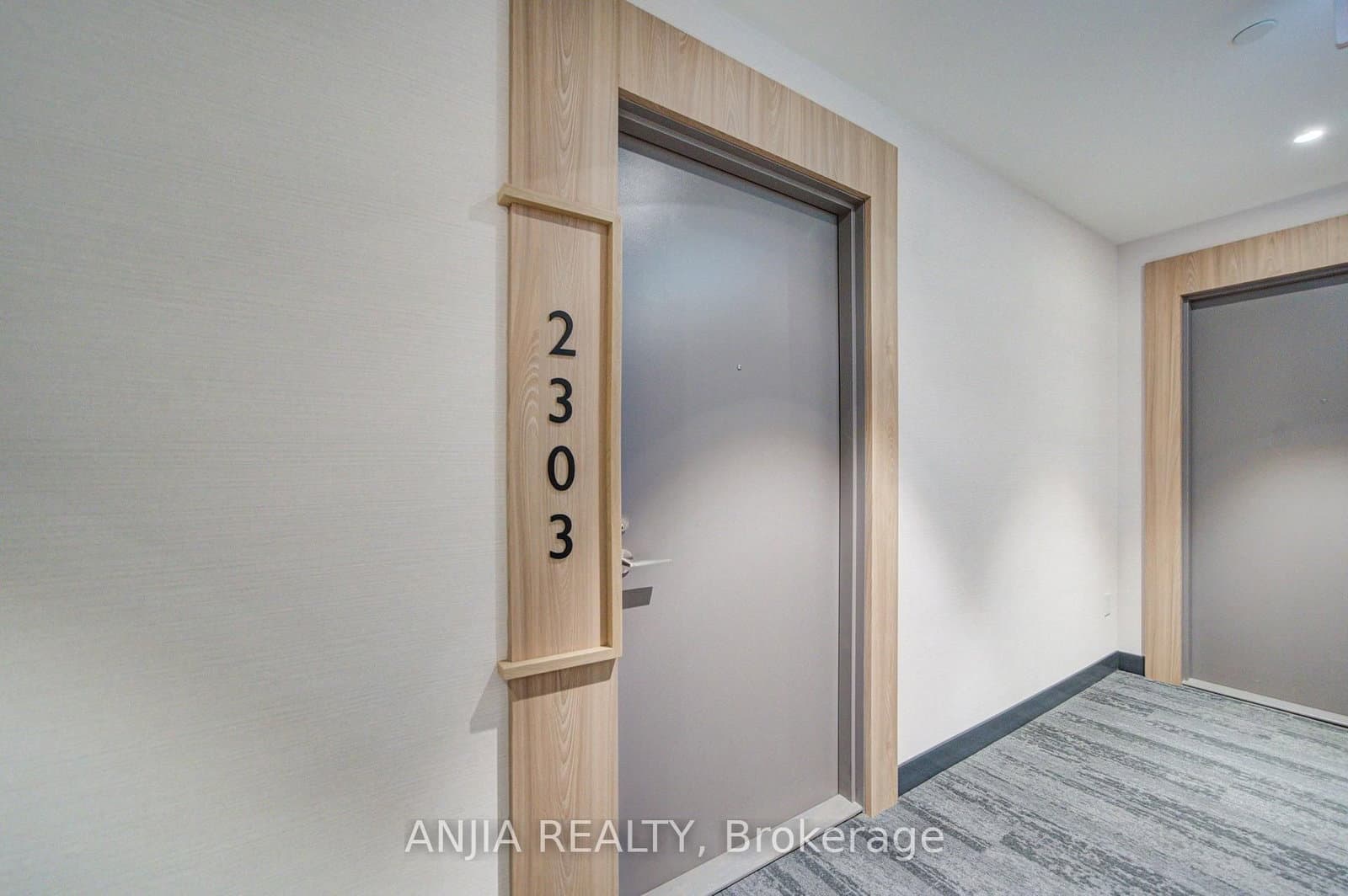 65 Mutual Street, Unit 2303 thumbnail 3