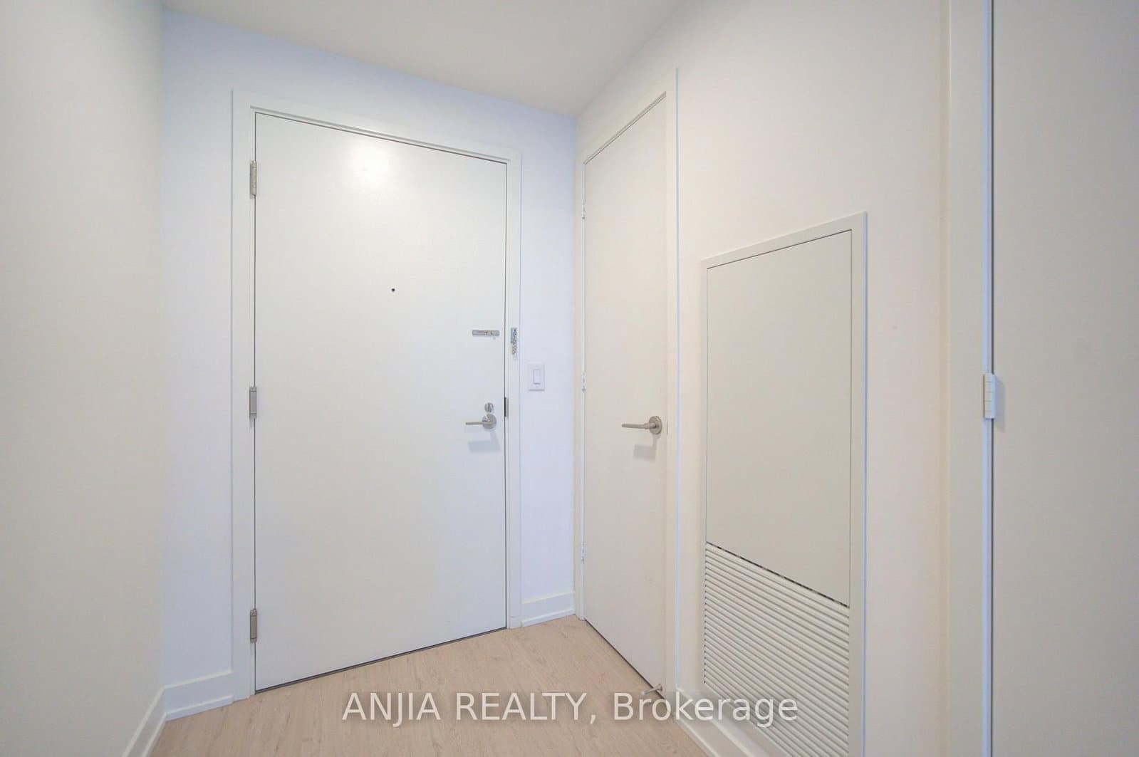 65 Mutual Street, Unit 2303 thumbnail 4