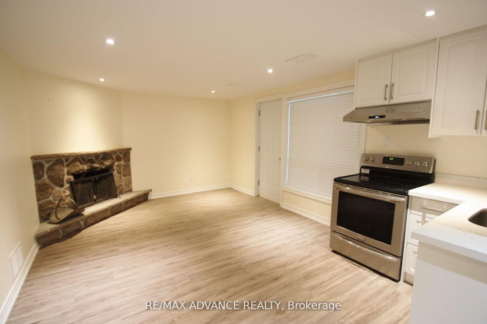 33 Carluke Crescent, Unit Lower - Image 1