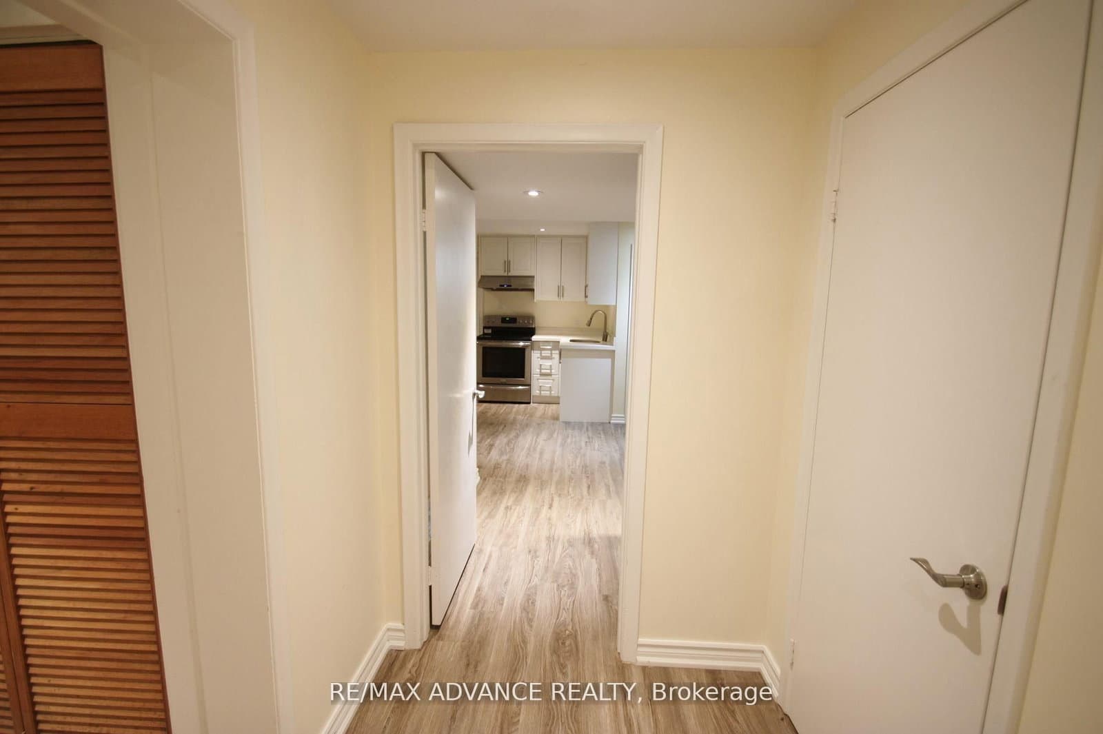 33 Carluke Crescent, Unit Lower thumbnail 10